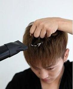 轻松打造蓬松秀发：吹发技巧大揭秘 1