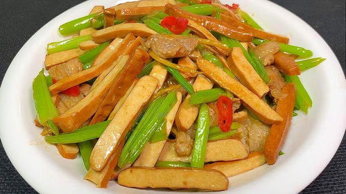 轻松学会：家常美味芹菜炒香干的简易制作秘籍 1