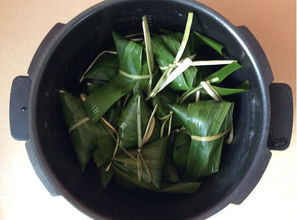 电压力锅烹饪粽子的步骤 1