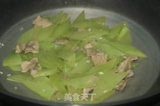 如何做家常菜——莴笋炒肉？ 1