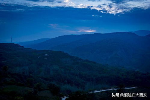 落日余晖与晚风轻吟：意境深处的情感共鸣 1