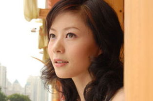 东南卫视知名女主持人盘点 1