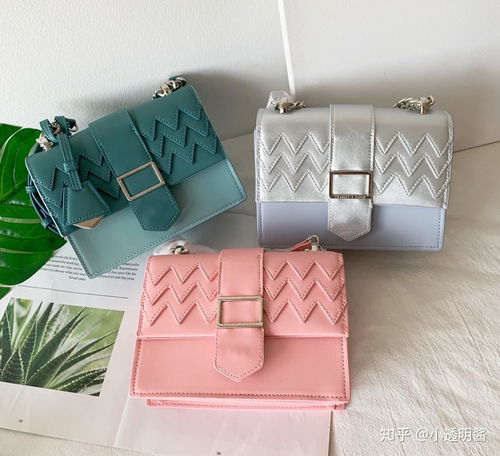 如何巧妙折叠包包以提升美感？ 2