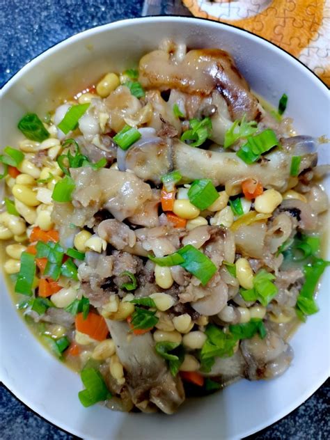 美味秘籍：家常猪蹄炖黄豆的烹饪艺术 2