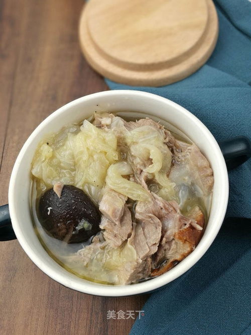 家常美味秘籍：轻松制作鲜香四溢的鸭架汤 4