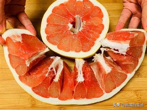如何轻松剥出无白筋的柚子肉 1