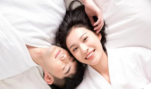 夫妻间的温馨秘语与微妙瞬间 1