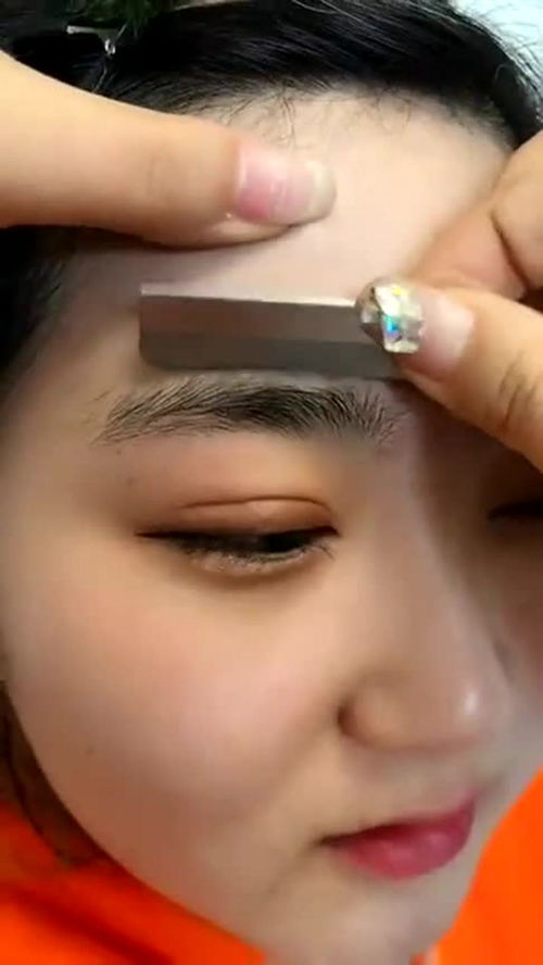 打造完美眉形：自学专业级修眉技巧 3