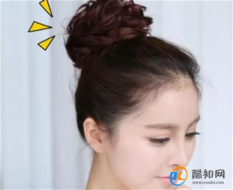 问答式标题：如何巧妙扎出令人惊艳的心机花苞头发型？ 3