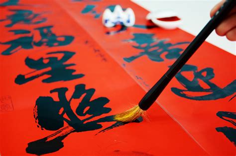 春联正确贴法：左右顺序有讲究 4