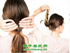 怎样详细图解蓬松发型的扎法？ 2