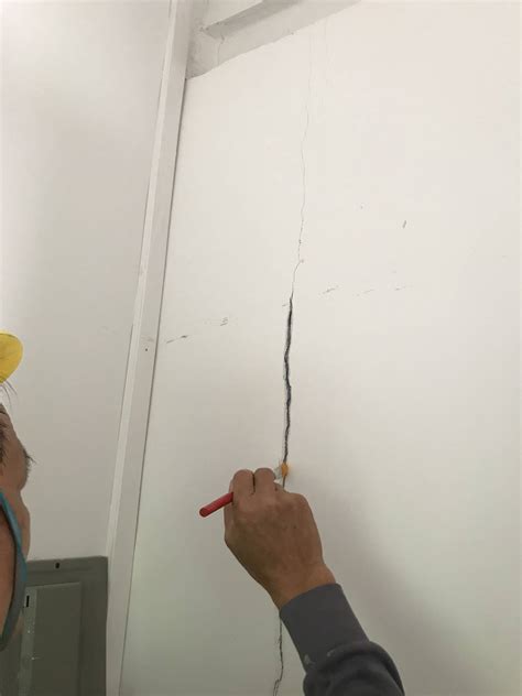 墙面开裂修复全攻略，轻松解决裂缝问题！ 2