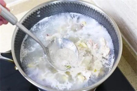 如何炖制美味又营养的孕妇鸡汤 3