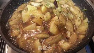 家常美味：轻松学会土豆炖茄子的制作方法 1