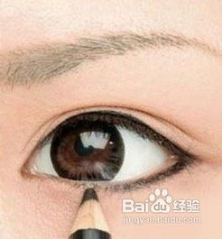 轻松掌握：简单几步画出迷人眼线 2