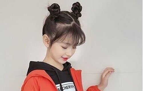 轻松学会！女生扎丸子头的详细步骤指南 3