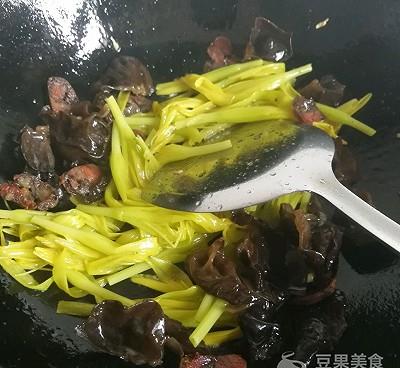 想知道如何用短短10分钟变身厨房小能手？速来学做这道菜！ 2