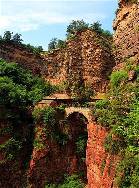 探秘中国南北六大奇绝悬空古寺 1