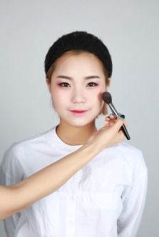 轻松掌握：日常生活妆的完美化妆步骤 1