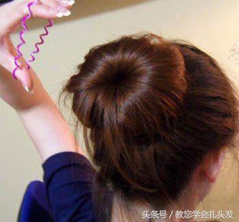 轻松学会！丸子头扎法步骤详解图解 4