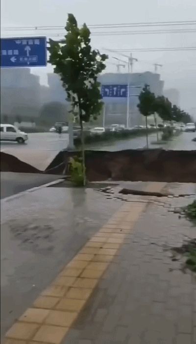 暴雨侵袭郑州地铁后：掌握进水自救技巧，关键时刻能救命 4