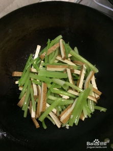 轻松学会：家常美味芹菜炒香干的简易制作秘籍 2