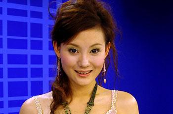东南卫视知名女主持人盘点 3