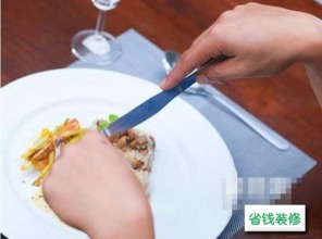 吃西餐时应该如何正确拿取和使用刀叉？ 2