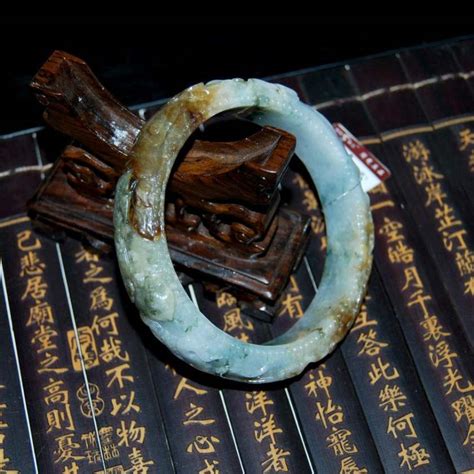 翡翠手镯如何保养与清洗？ 1