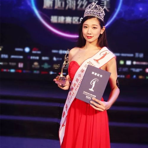 东南卫视知名女主持人盘点 4