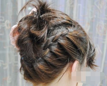 短发发型怎样扎才既简单又好看？ 2