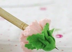 如何制作手工布艺康乃馨？ 3