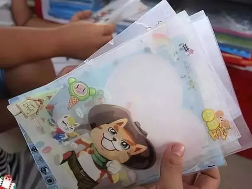 如何给书籍包裹塑料封面 1