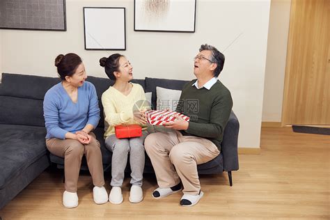 过年送父母什么礼物？这里有最佳建议！