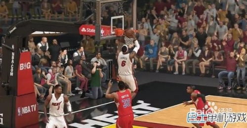 如何在NBA 2K14中执行空接 3